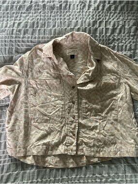 Universal Thread Pink and Cream Button-Front top